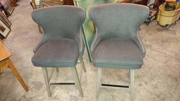 2 Beautiful Bar Stools Swivel Beautiful Well Made Long Valley Traders